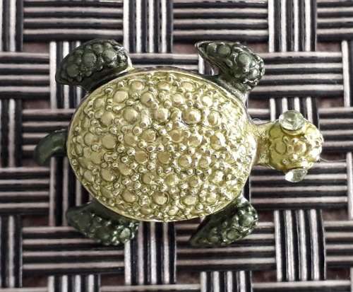 Silver Tortoise Brooch and 2x Peridot Stones (+free shipping)